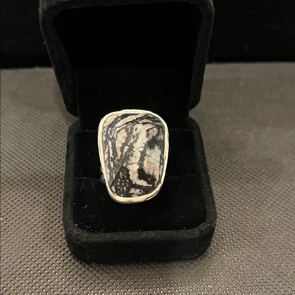 Elegant Silpada Sterling and Agate Stone Ring